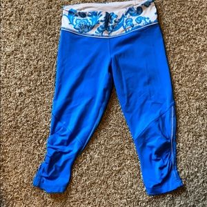 Luluemon blue cropped leggings